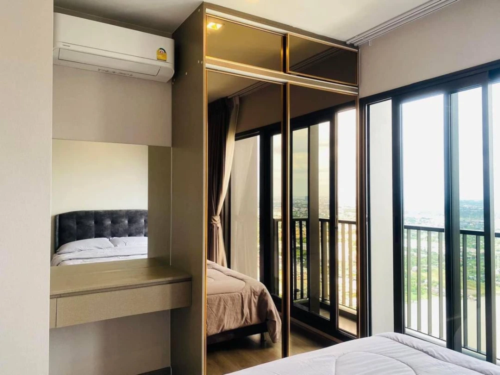 For rent: The Politan Aqua, 52nd floor, very high, Chao Phraya River view, north facing, cool and comfortable, not hot, must book.