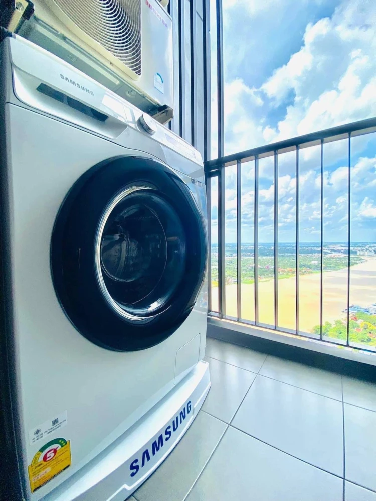 For rent: The Politan Aqua, 52nd floor, very high, Chao Phraya River view, north facing, cool and comfortable, not hot, must book.