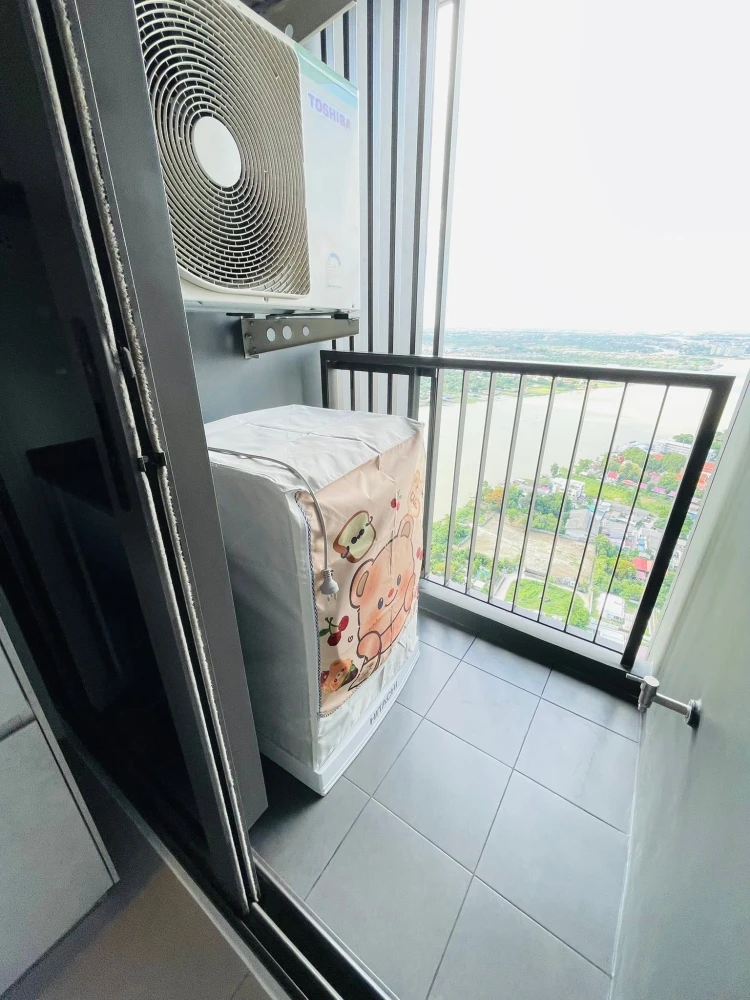 For rent: The Politan Aqua, North-facing unit with high-quality built-in furniture and stunning, unblocked Chao Phraya River view. Book now!