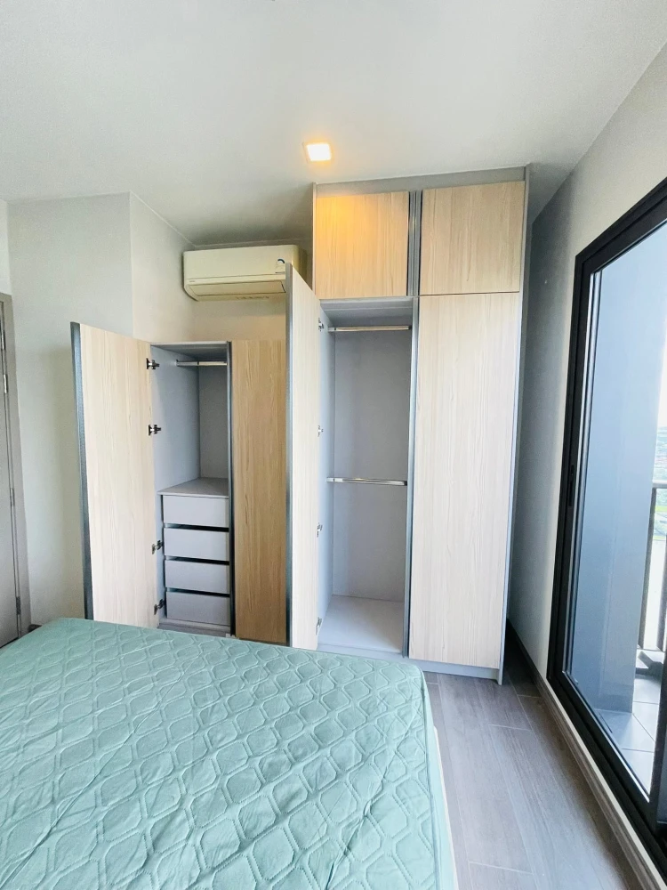 For rent: The Politan Aqua, North-facing unit with high-quality built-in furniture and stunning, unblocked Chao Phraya River view. Book now!