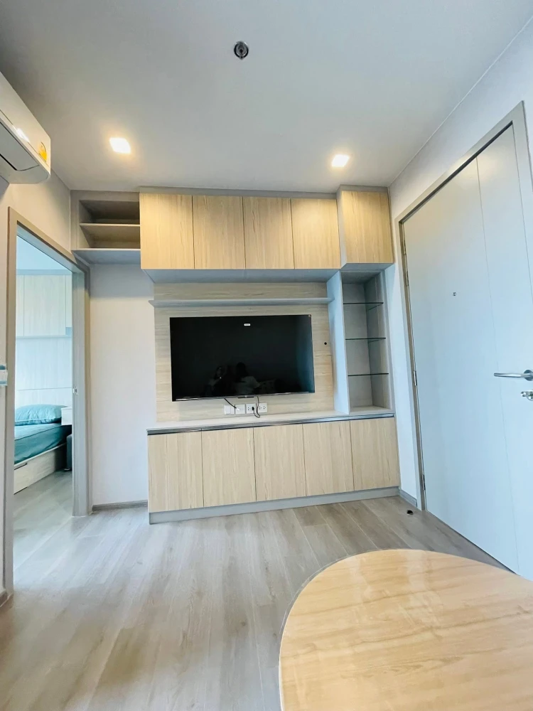 For rent: The Politan Aqua, North-facing unit with high-quality built-in furniture and stunning, unblocked Chao Phraya River view. Book now!