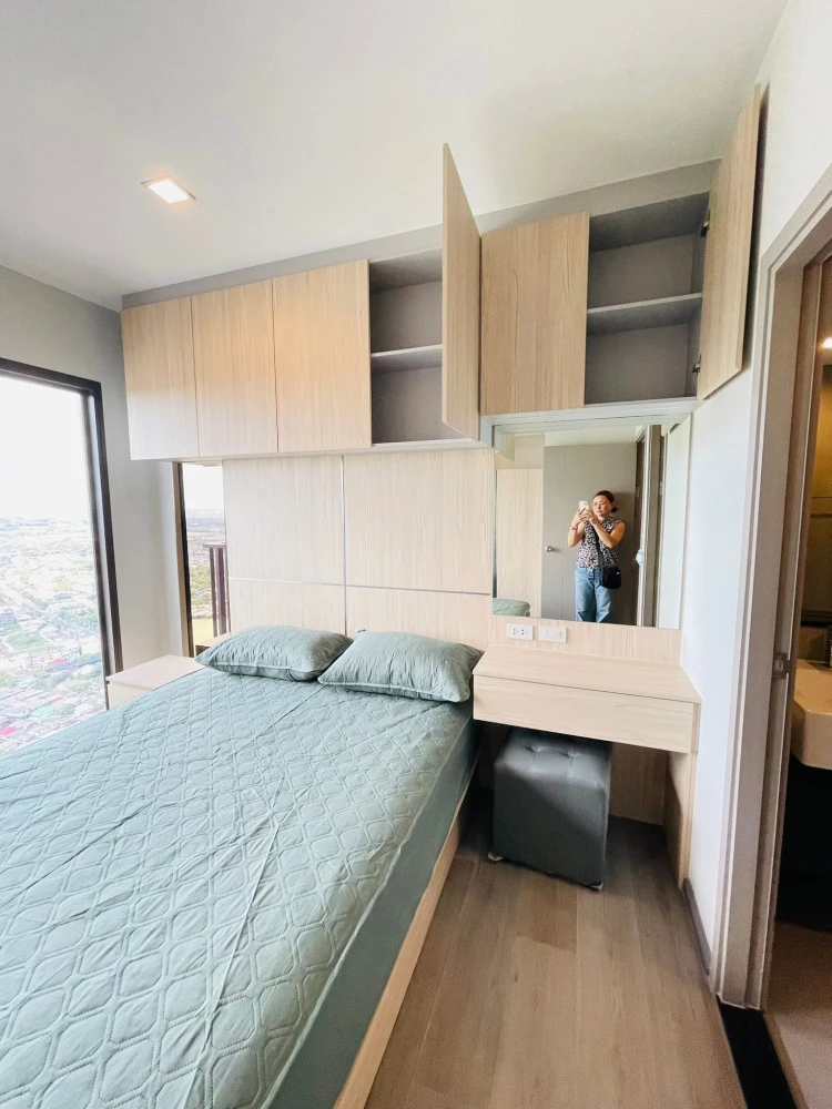 For rent: The Politan Aqua, North-facing unit with high-quality built-in furniture and stunning, unblocked Chao Phraya River view. Book now!