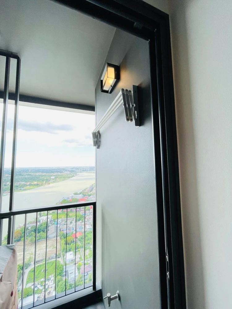 For rent: The Politan Aqua, North-facing unit with high-quality built-in furniture and stunning, unblocked Chao Phraya River view. Book now!