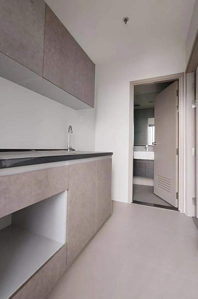 For rent: The Politan Aqua, unfurnished unit, high floor, affordable price. Book now, don't miss out!!!