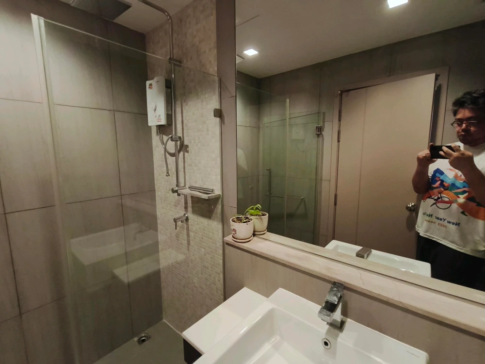 For rent: The Politan Rive, 9th floor. Beautifully furnished and ready to move in. Book now!