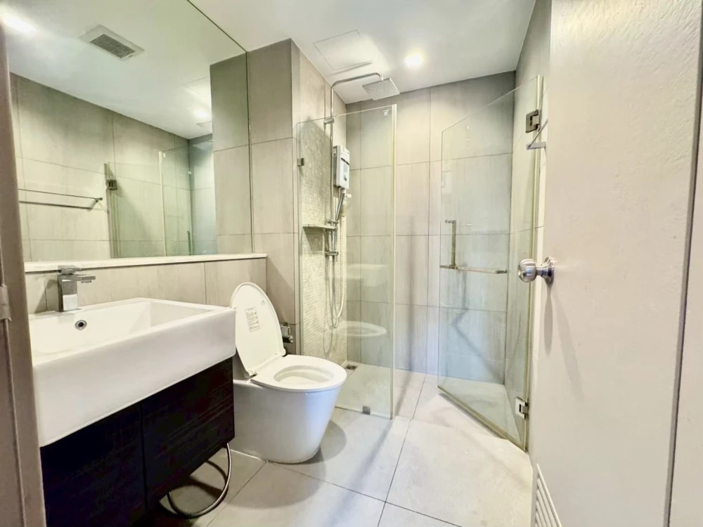 For rent: The Politan Rive, ready to move in, 38th floor, north facing, great view, complete convenience, come and reserve now, don't miss out!
