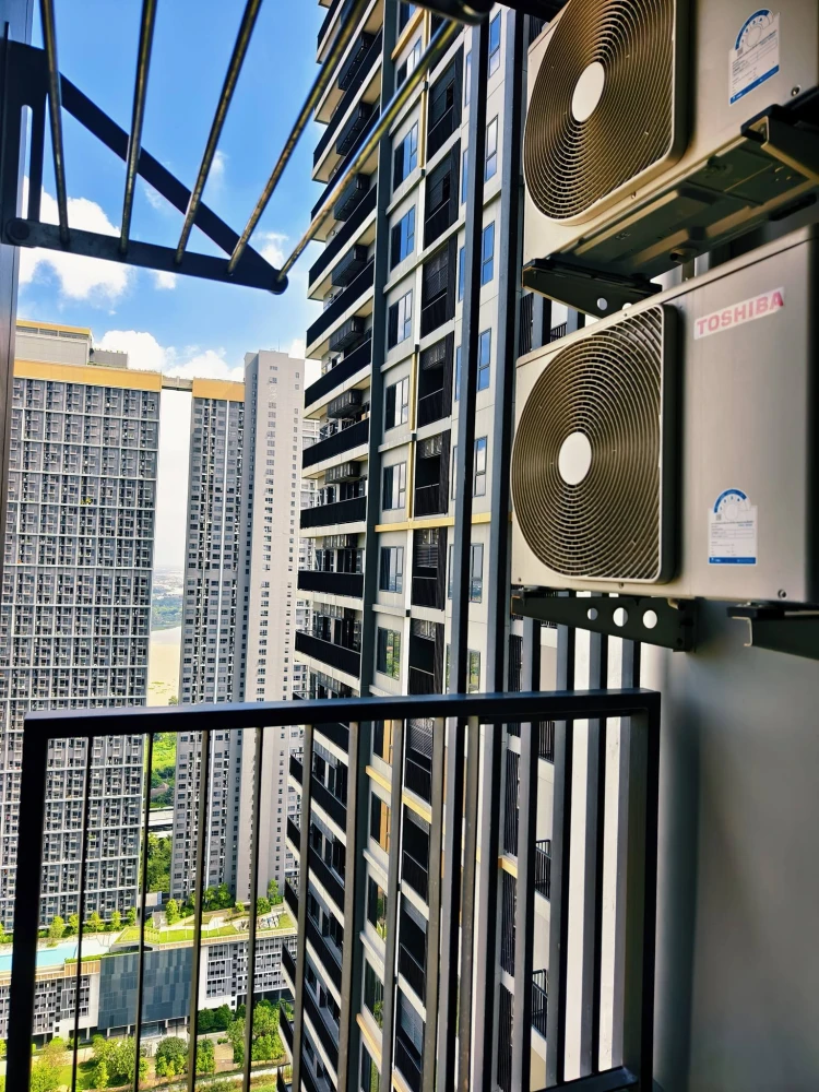 For rent: The Politan Rive, very high floor unit with excellent ventilation. Beautifully decorated and ready to move in.