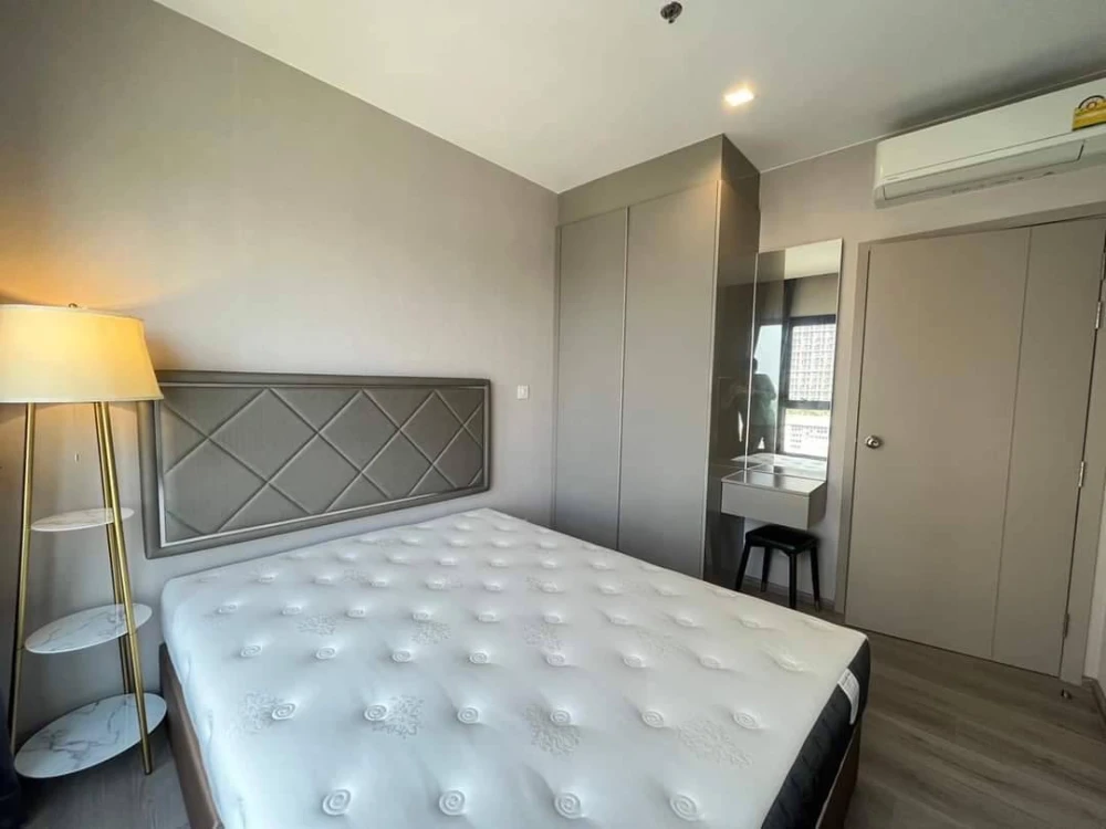 For rent: The Politan Rive, large, comfortable room, 12th floor, river and garden view, convenient and complete in one place. Come and reserve now.