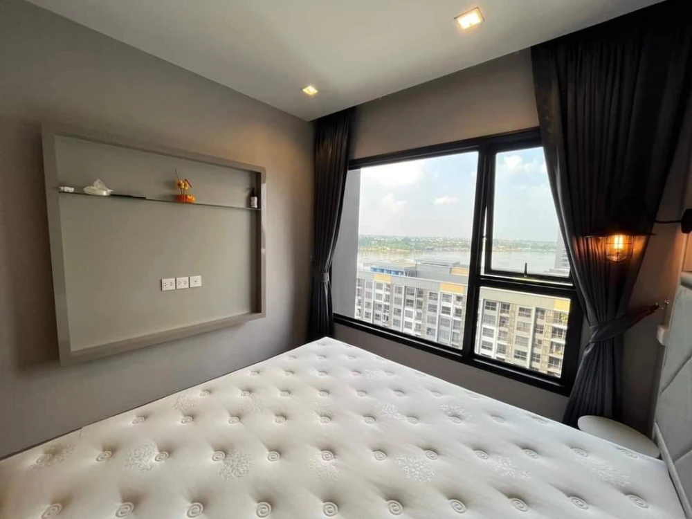For rent: The Politan Rive, large, comfortable room, 12th floor, river and garden view, convenient and complete in one place. Come and reserve now.