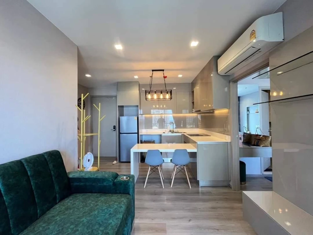 For rent: The Politan Rive, large, comfortable room, 12th floor, river and garden view, convenient and complete in one place. Come and reserve now.