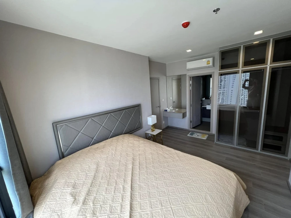 For rent: The Politan Rive, large and comfortable unit on the 29th floor with river view. Fully furnished with appliances; just bring your personal be