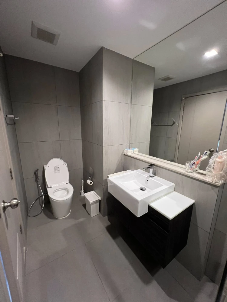 For rent: The Politan Rive, large and comfortable unit on the 29th floor with river view. Fully furnished with appliances; just bring your personal be