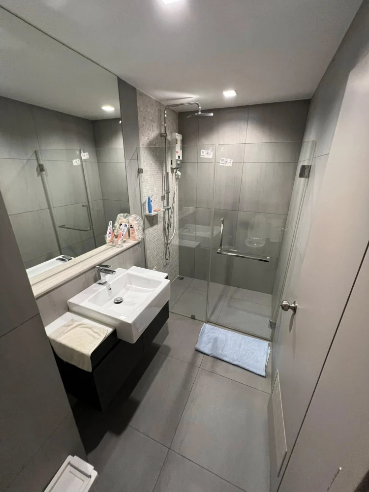 For rent: The Politan Rive, large and comfortable unit on the 29th floor with river view. Fully furnished with appliances; just bring your personal be