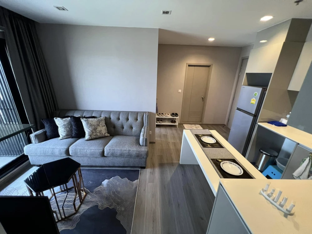 For rent: The Politan Rive, large and comfortable unit on the 29th floor with river view. Fully furnished with appliances; just bring your personal be