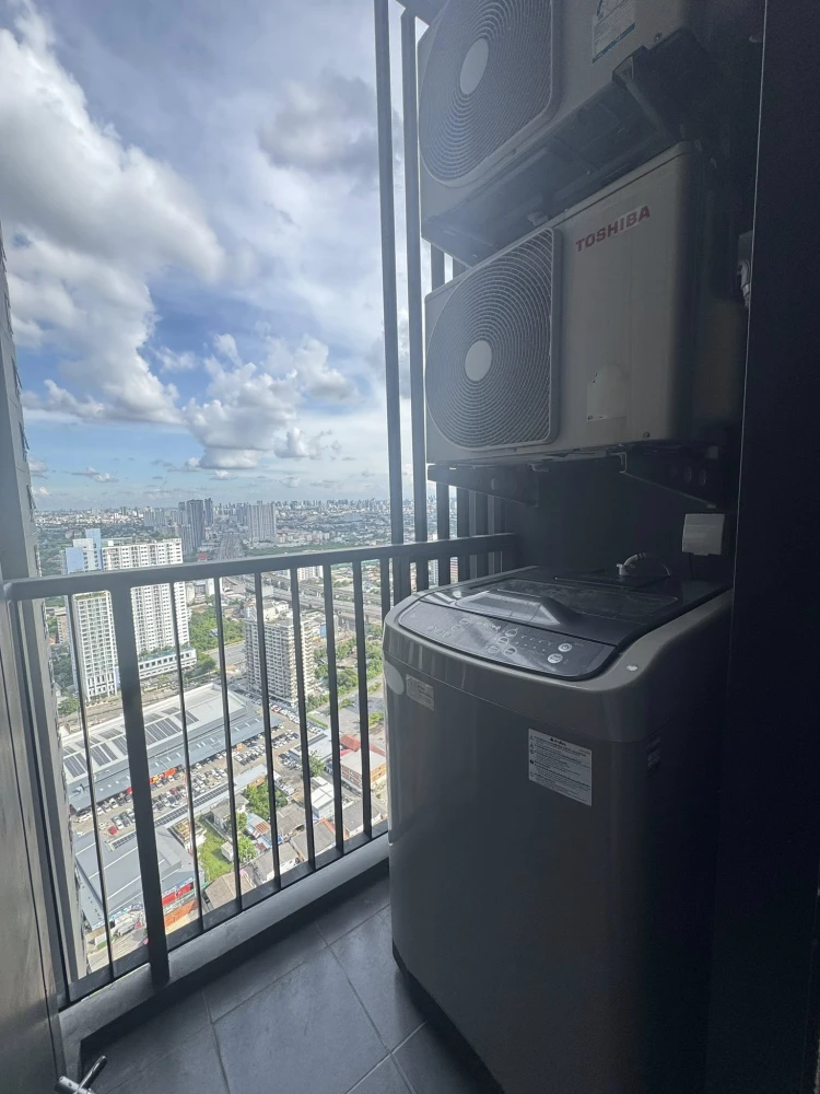 For rent: The Politan Rive. Anyone looking for a riverside condo, high floor, amazing view, don't miss it.