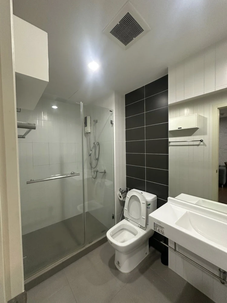 For rent: The President Sathorn – Ratchaphruek 2, high floor unit, fully furnished with appliances. Just bring your suitcase! Book now before it's too