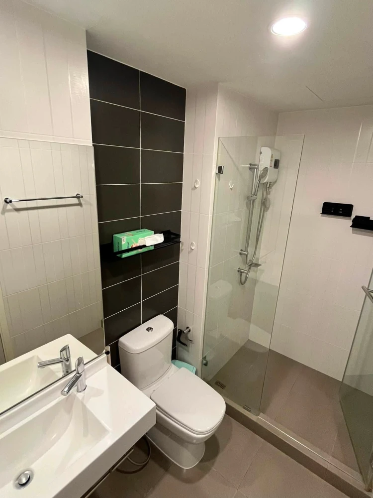 For rent: The President Sathorn–Ratchaphruek 3. Spacious rooms with ample living space and complete amenities. Book now!