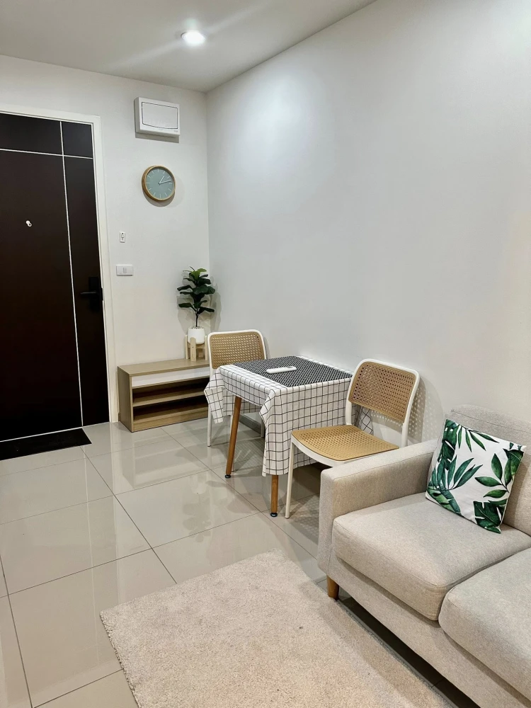 For rent: The President Charan - Yaek Fai Chai Station, with a door separating the living room and bedroom, fully furnished, hurry and reserve now!