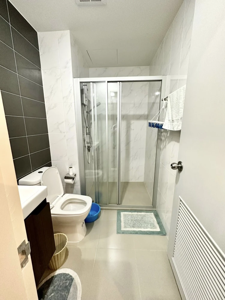 For rent: The President Charan - Yaek Fai Chai Station, with a door separating the living room and bedroom, fully furnished, hurry and reserve now!