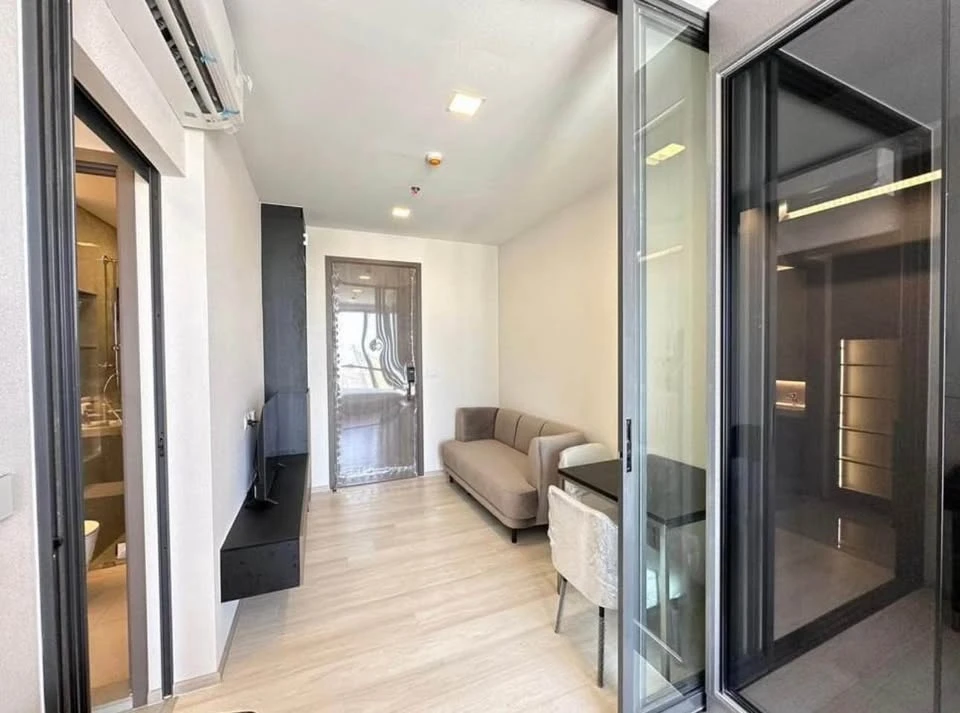 For rent, The Privacy Jatujak, 12th floor, north facing room, not directly exposed to the sun, unblocked view, good price, hurry and reserve.