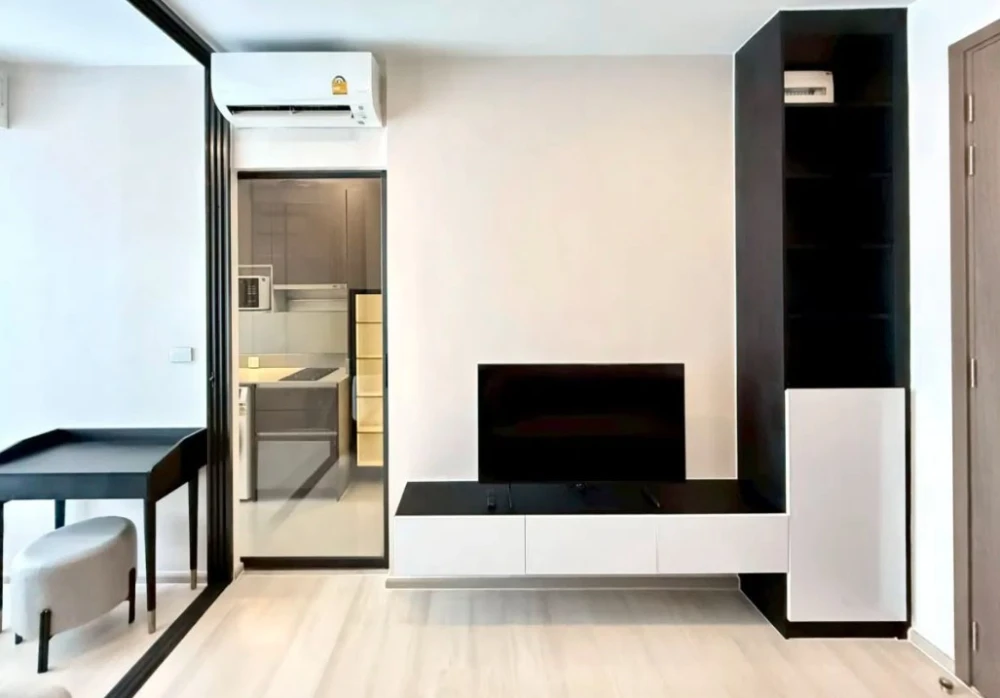 For rent: The Privacy Jatujak, excellent location, fully equipped with amenities. First come, first served.