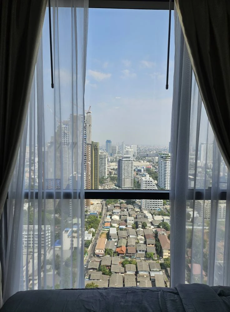 For rent: The Privacy Jatujak, ready to move in, fully furnished, beautiful room, high view, convenient transportation, meets all needs, book now.