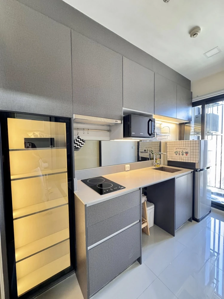 For rent: The Privacy Jatujak, a lovely room with a beautiful city view, high ceilings, airy, good location, fully furnished, reserve now!