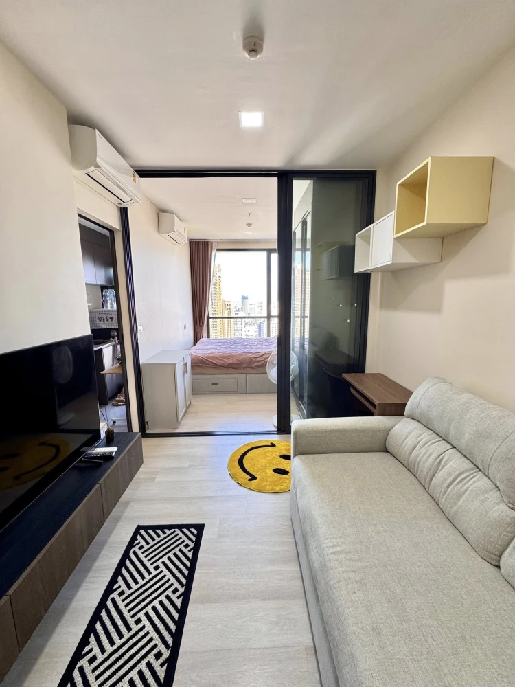For rent: The Privacy Jatujak, a lovely room with a beautiful city view, high ceilings, airy, good location, fully furnished, reserve now!