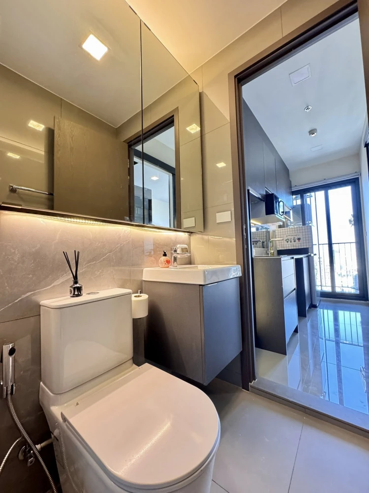 For rent: The Privacy Jatujak, a lovely room with a beautiful city view, high ceilings, airy, good location, fully furnished, reserve now!