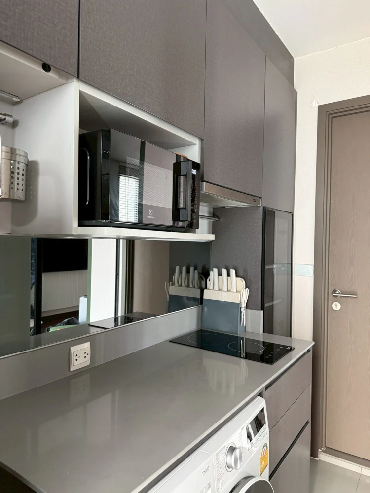 For rent: The Privacy Jatujak, corner unit with natural light from two sides, fully furnished and ready to move in.