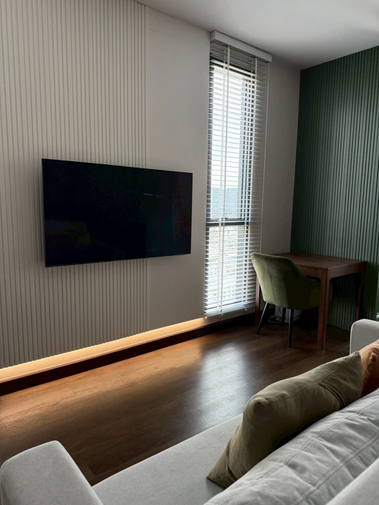 For rent: The Privacy Jatujak, corner unit with natural light from two sides, fully furnished and ready to move in.