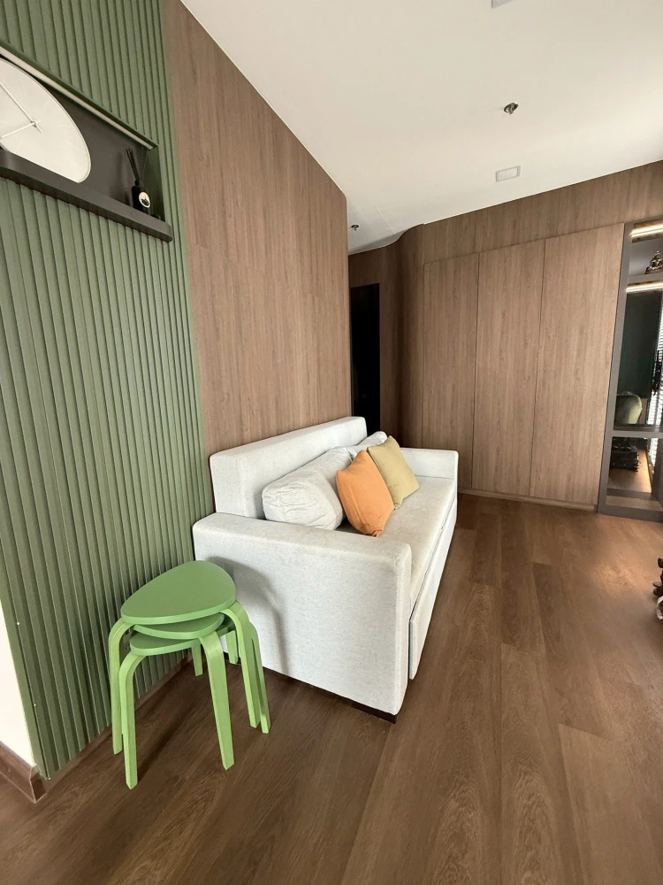 For rent: The Privacy Jatujak, corner unit with natural light from two sides, fully furnished and ready to move in.