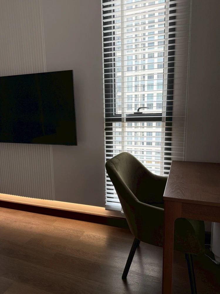 For rent: The Privacy Jatujak, corner unit with natural light from two sides, fully furnished and ready to move in.