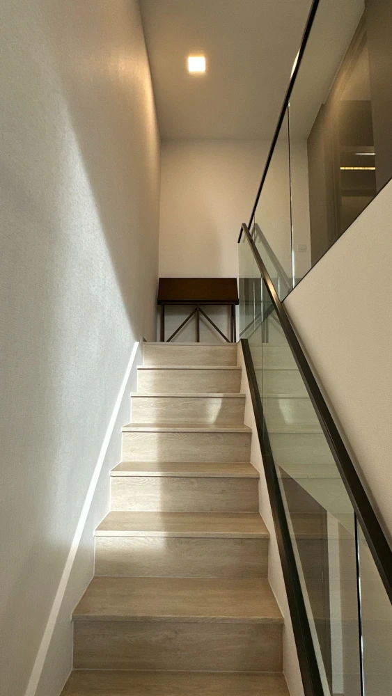 For rent or sale: The Privacy Jatujak, a two-story loft-style room on a very high floor with a very pleasant view of Chatuchak Park. Don't miss it!