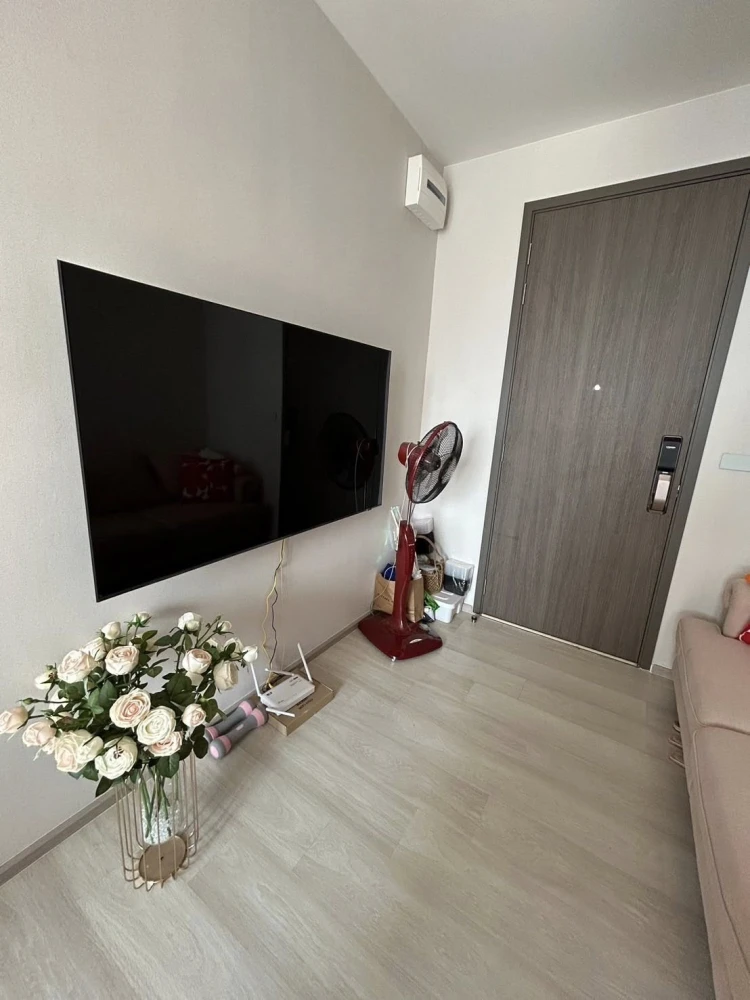 For rent: The Privacy Jatujak, a room decorated in a nice tone, good location, comes with complete furniture. You will regret it if you miss it.