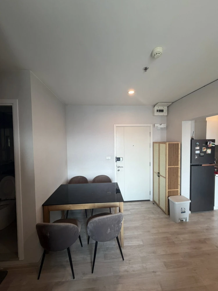 For rent: The Privacy Rama 9, 2 bedrooms, 1 bathroom, high floor corner unit, private, unobstructed view, pleasant panoramic view. Book now!