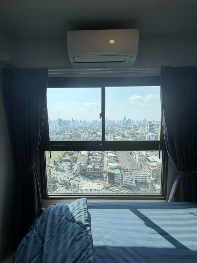 For rent: The Privacy Rama 9, 2 bedrooms, 1 bathroom, high floor corner unit, private, unobstructed view, pleasant panoramic view. Book now!