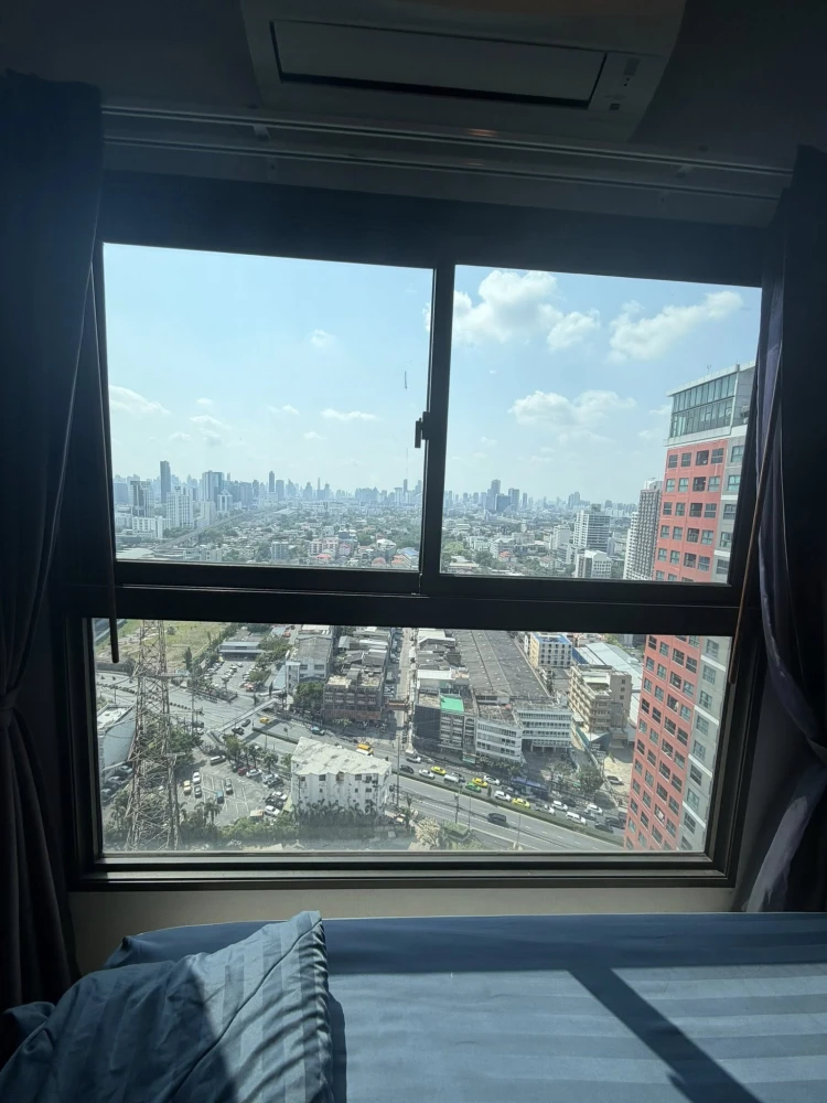 For rent: The Privacy Rama 9, 2 bedrooms, 1 bathroom, high floor corner unit, private, unobstructed view, pleasant panoramic view. Book now!