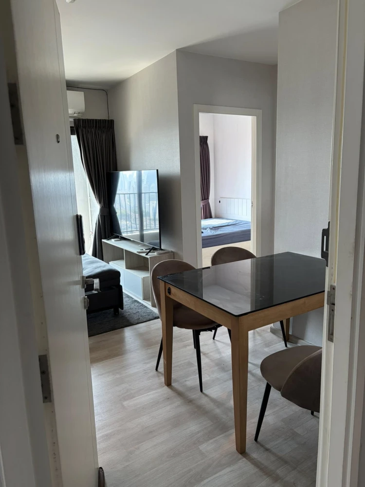 For rent: The Privacy Rama 9, 2 bedrooms, 1 bathroom, high floor corner unit, private, unobstructed view, pleasant panoramic view. Book now!