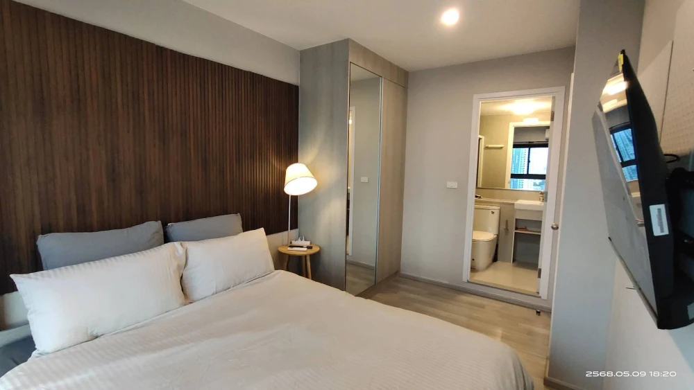 For rent: THE PRIVACY RAMA 9, beautifully decorated room, well-built-in, everything you need here, just bring your bags and move in.