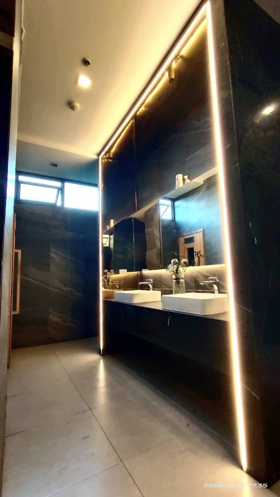 For rent: THE PRIVACY RAMA 9, beautifully decorated room, well-built-in, everything you need here, just bring your bags and move in.