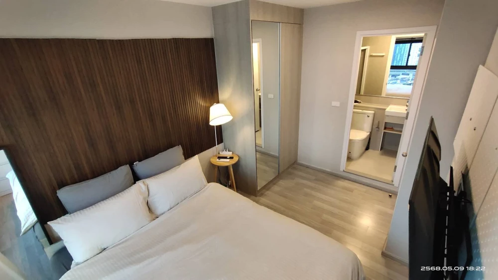 For rent: THE PRIVACY RAMA 9, beautifully decorated room, well-built-in, everything you need here, just bring your bags and move in.