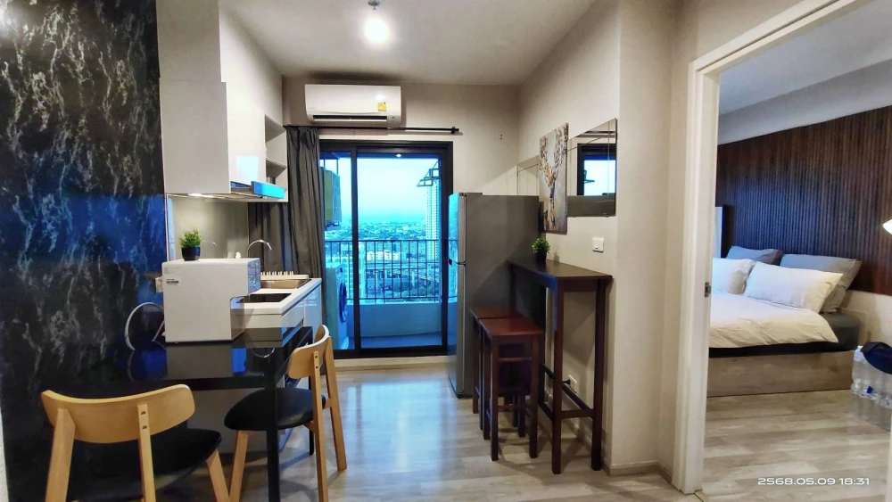 For rent: THE PRIVACY RAMA 9, beautifully decorated room, well-built-in, everything you need here, just bring your bags and move in.