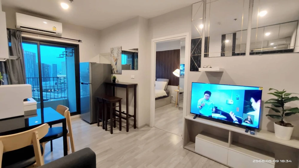 For rent: THE PRIVACY RAMA 9, beautifully decorated room, well-built-in, everything you need here, just bring your bags and move in.