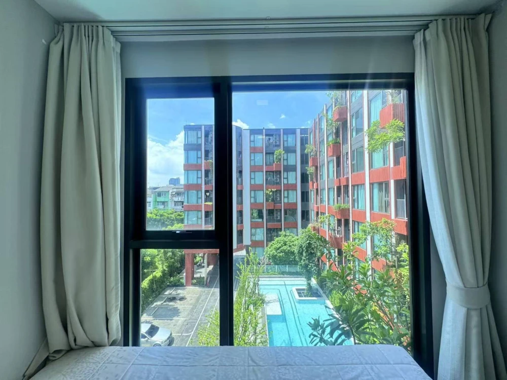 For rent, The Privacy S101, fully furnished room, clean, comfortable, very inviting, good like this, can't book anymore.