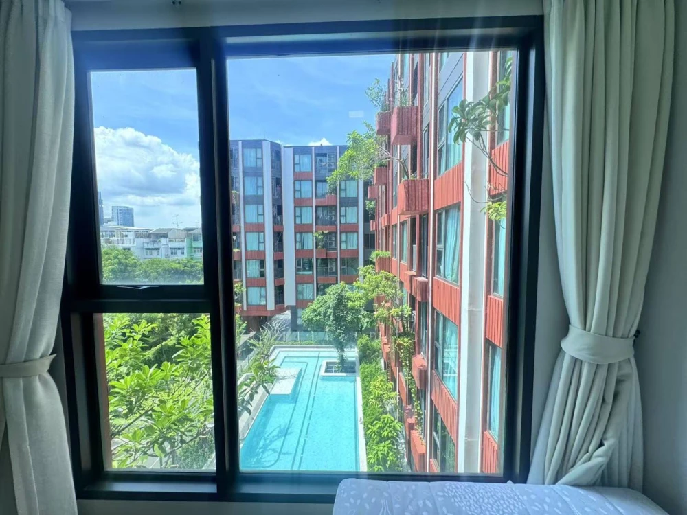 For rent, The Privacy S101, fully furnished room, clean, comfortable, very inviting, good like this, can't book anymore.