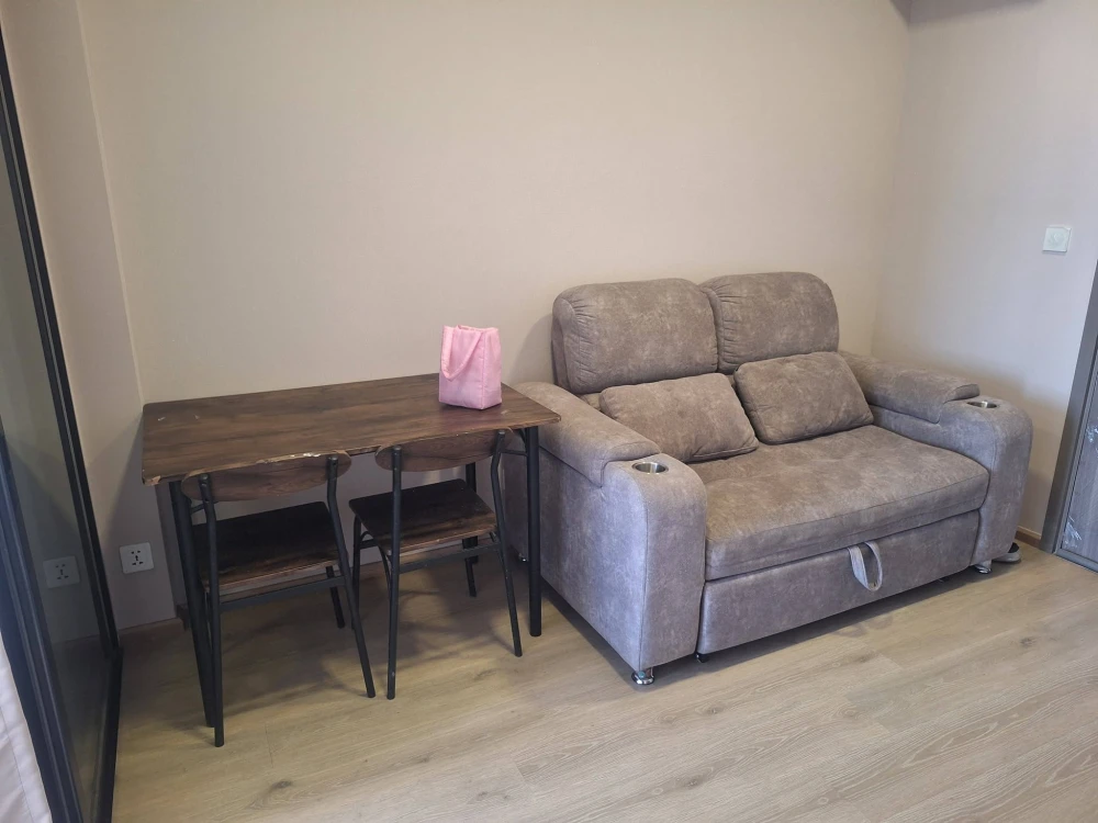For rent: The Privacy Taopoon Interchange, 1 bedroom, 1 bathroom, fully furnished. Just bring your suitcase and move in!