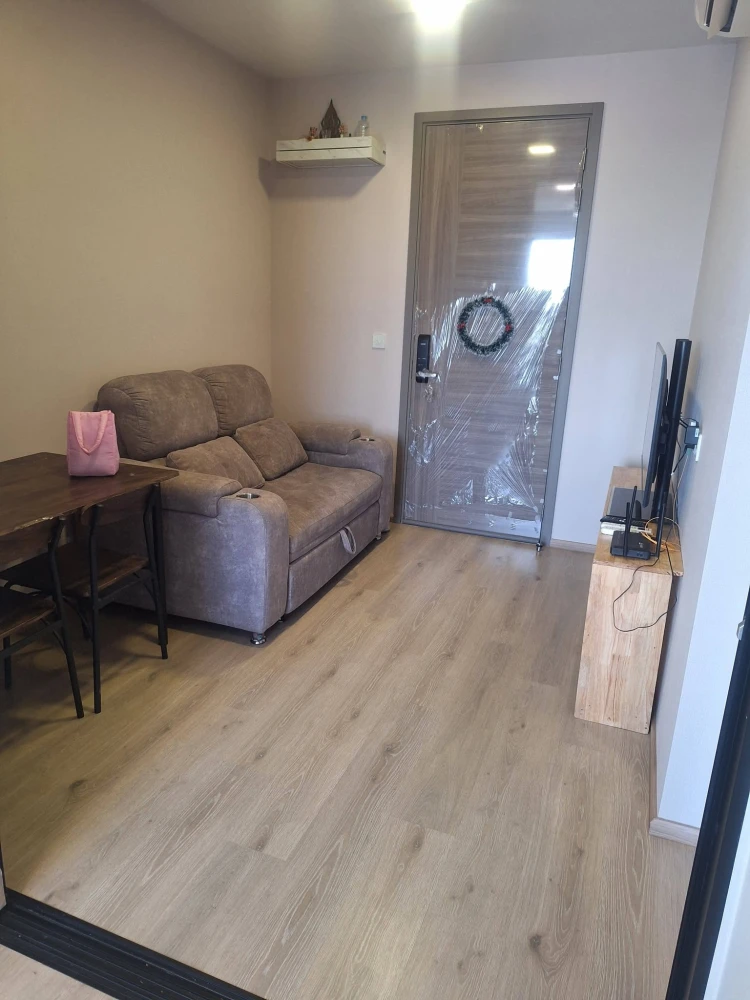 For rent: The Privacy Taopoon Interchange, 1 bedroom, 1 bathroom, fully furnished. Just bring your suitcase and move in!