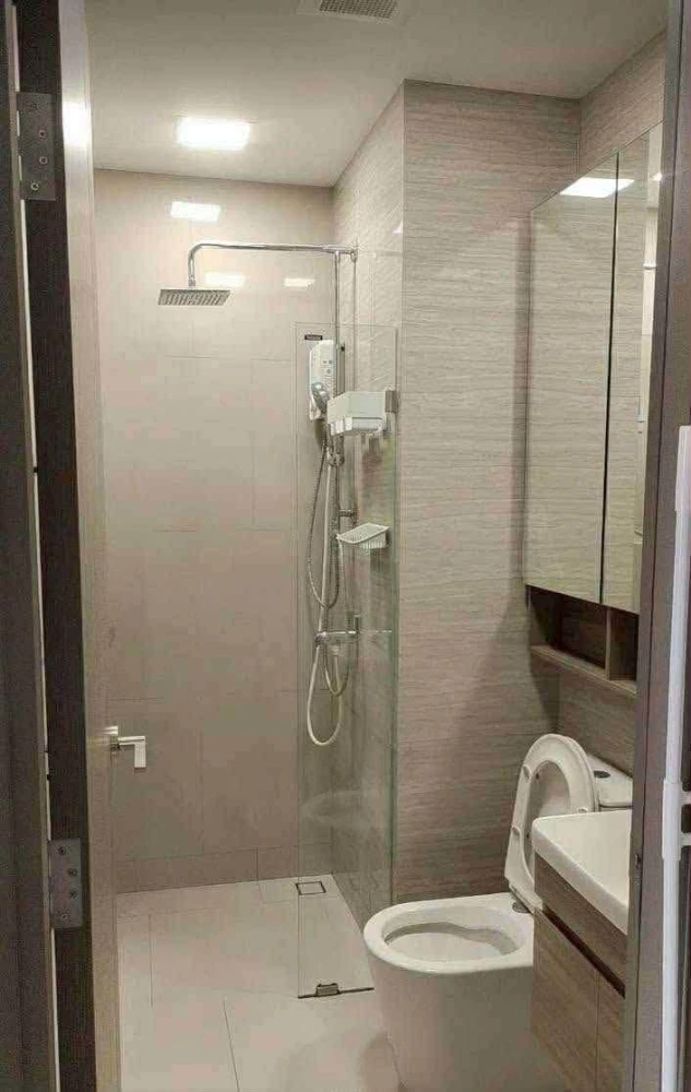 For rent: The Privacy Taopoon Interchange. Nice room with beautiful, unblocked city views. Great location. Book now!