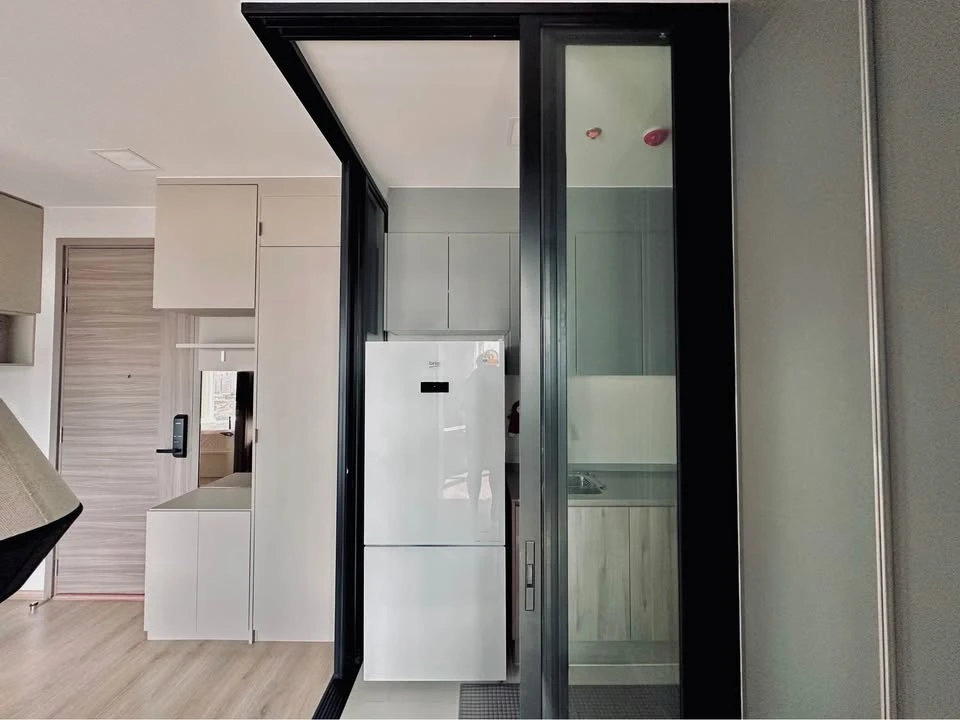 For rent: THE PRIVACY TAOPOON INTERCHANGE, beautiful room, stunning view! Extra high floor! Large room, fully functional. Reserve now!